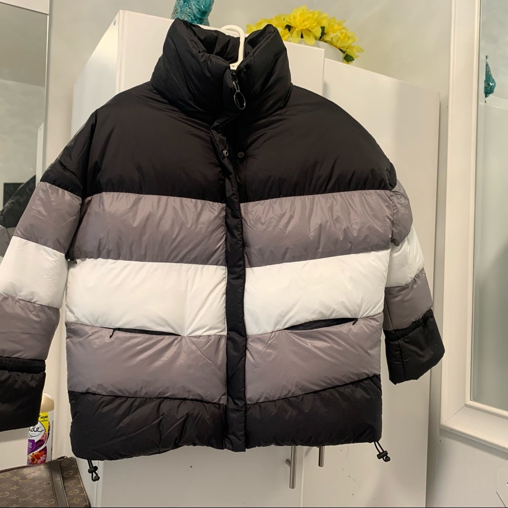 I’m Selling this beautiful stylish coat